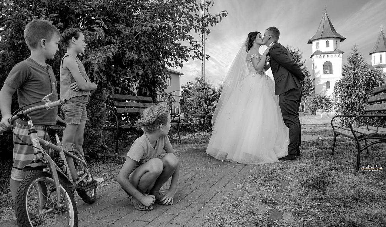 kids kiss